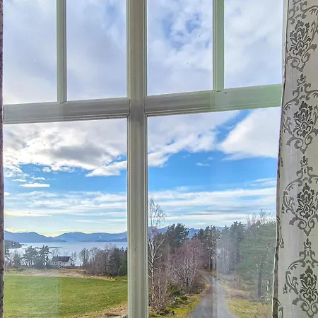Holiday home Cozy In Kysnesstrand With House Sea View